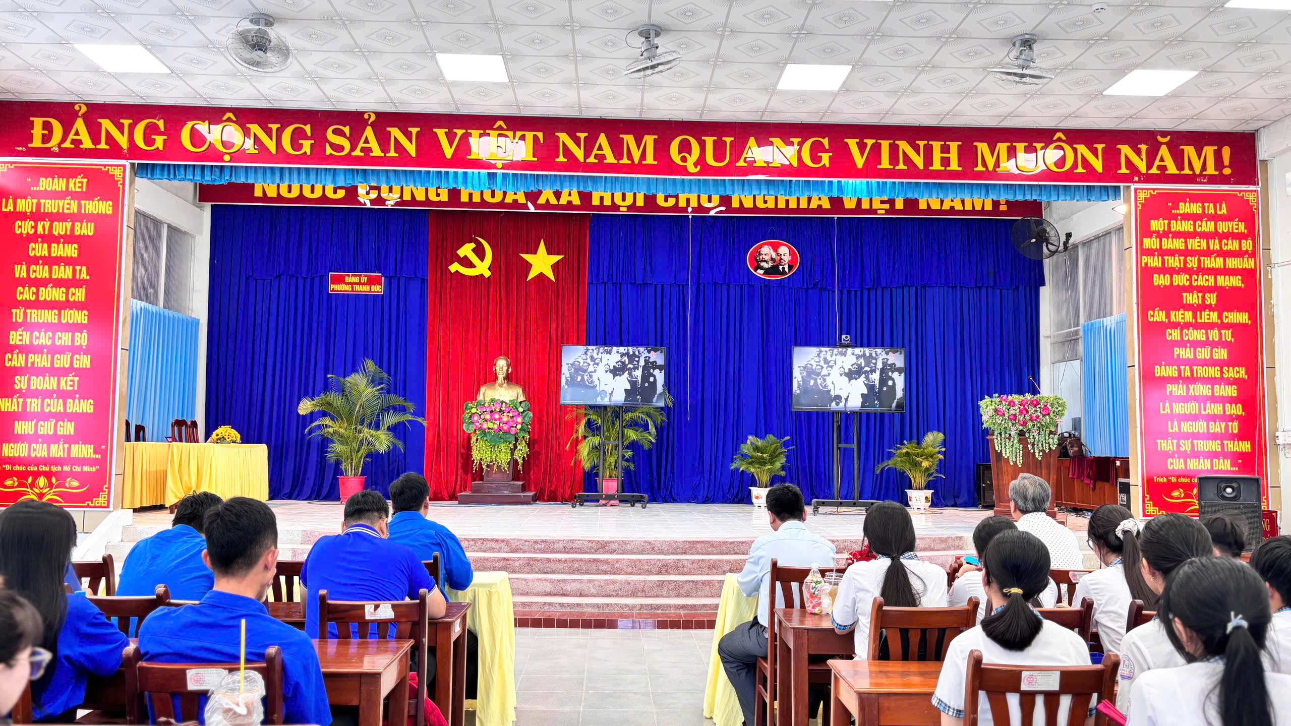 TUỔI TRẺ THANH ĐỨC TỰ HÀO TIẾN BƯỚC DƯỚI CỜ ĐOÀN, LỄ KẾT NẠP ĐOÀN VIÊN MỚI & HỌP MẶT KỶ NIỆM 95 NĂM NGÀY THÀNH LẬP ĐOÀN TNCS HỒ CHÍ MINH (26/3/1931 – 26/3/2026) 