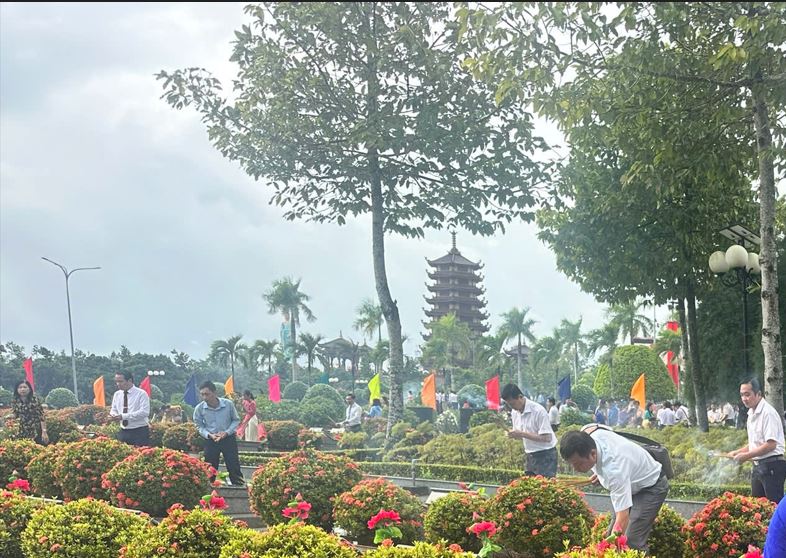 Phường Thanh Đức tham gia Lễ viếng Nghĩa trang liệt sĩ tỉnh nhân dịp kỷ niệm 80 năm Cách mạng tháng Tám và Quốc khánh 2/9